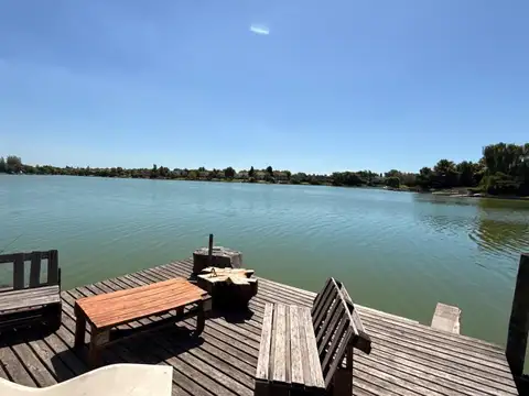 Casa a la laguna en venta en Barrio Santa Barbara, Tigre