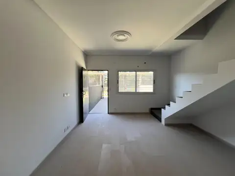 Depto Tipo Casa en Alquiler en Paso Del Rey, $ 550.000