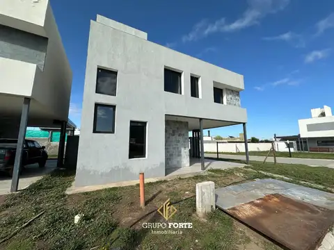 Casa 3 ambientes con 2 baños