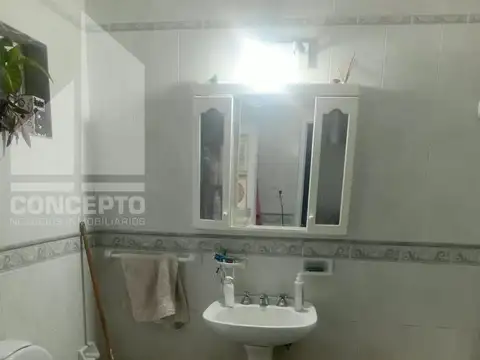 Casa 4 ambientes con 1 baño