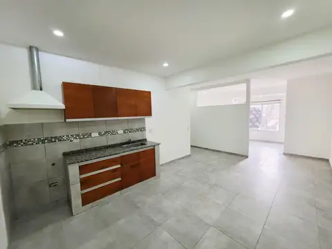 Alquiler Departamento 2 ambientes en Billinghurst en primer piso