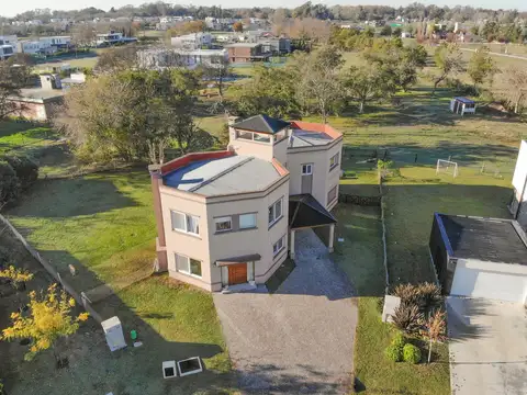 Casa 7 ambientes con 3 baños