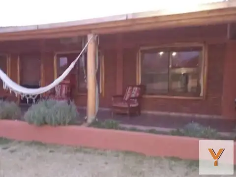 Casa 6 ambientes con 2 baños