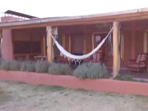 Casa 6 ambientes con 2 baños