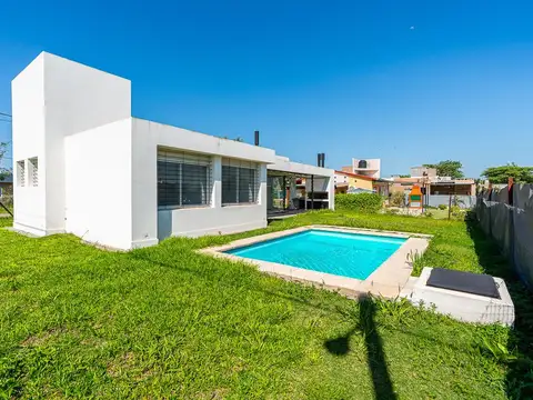 Casa en Venta en Funes City con tres dormitorios