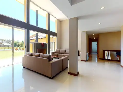 Casa 6 ambientes con 4 baños