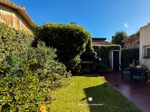 PH planta baja con jardín, parrilla y patio propio · 2 dorm · 85 m² cubiertos