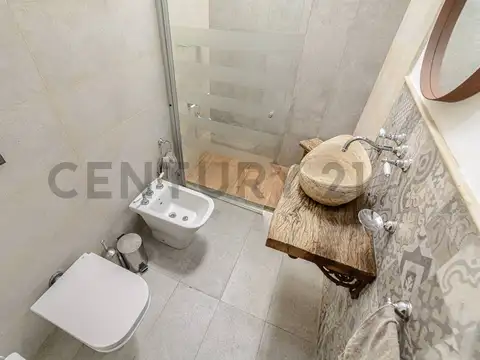 Casa renovada con pileta en lo mejor de Ballester