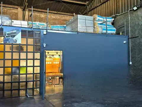 Alquiler Galpón estratégico- Acc. Este y Costanera