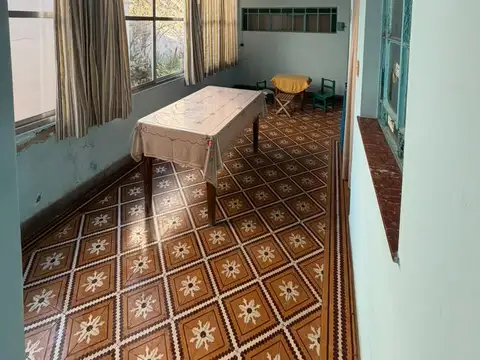 CASA LOTE PROPIO 7 AMB A REFACCIONAR