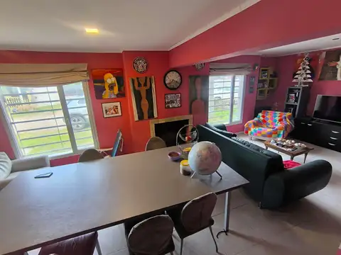 Venta Casa 7 ambientes c/2 locales Playa Quequén