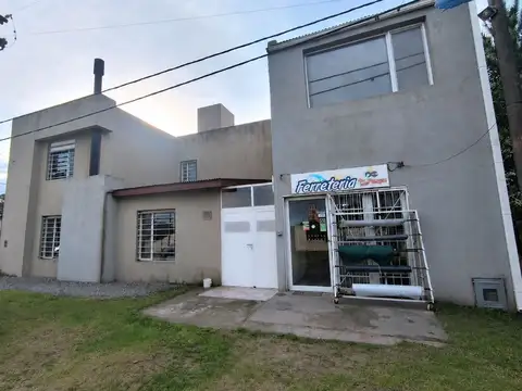 Venta Casa 7 ambientes c/2 locales Playa Quequén