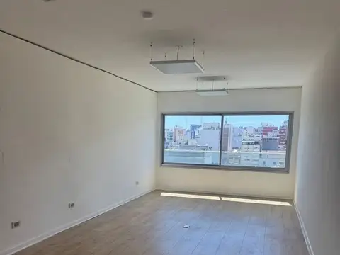 SE VENDE OFICINA TORRE DE LOS PROFESIONALES