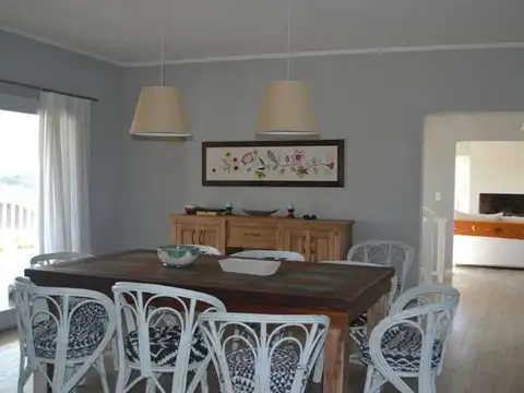 Casa en Alquiler Temporal con 4 cocheras