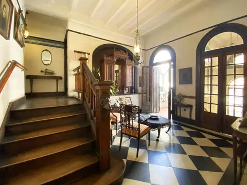 Casa en Venta con 2 cocheras