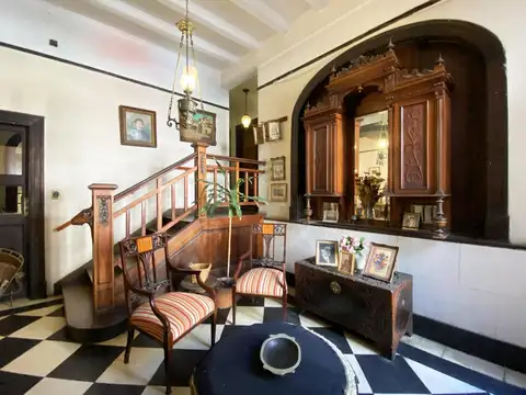 Casa 9 ambientes con 5 baños