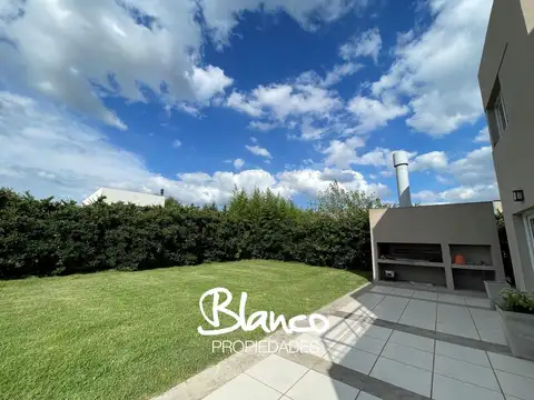 Casa en Venta en El Canton, USD 220.000