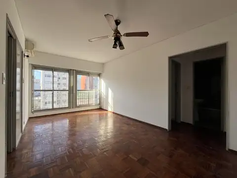 Departamento de un dormitorio super luminoso CON COCHERA en alquiler