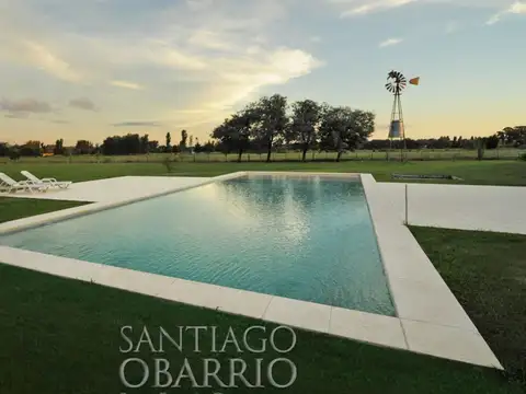 Lindísima casa en Venta/alquiler de 600m2 construidos en el haras Argentino Farm Club de Luján 100