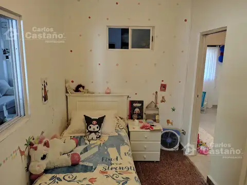 PH al Frente de 4 Amb. con Patio y Sin Expensas