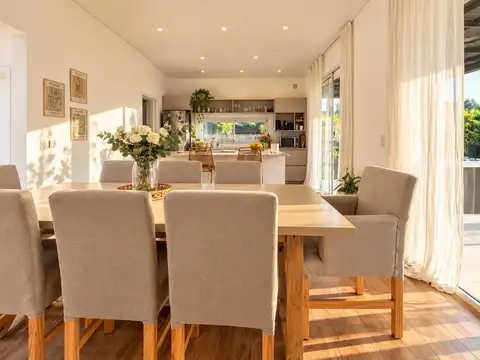 Casa 5 ambientes con 3 baños
