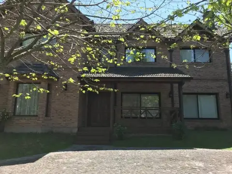 Casa 5 ambientes con 3 baños