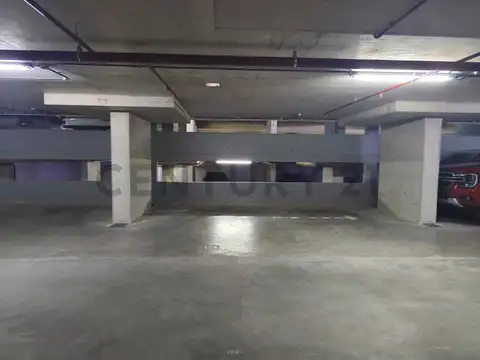 VENTA PUERTO MADERO COCHERA AMPLIA IDEAL PARA AUTO DE COLECCIÓN