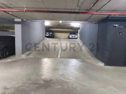 VENTA PUERTO MADERO COCHERA AMPLIA IDEAL PARA AUTO DE COLECCIÓN