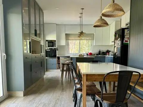 Casa 4 ambientes con 3 baños