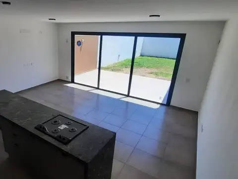 Casa 9 ambientes con 1 baño