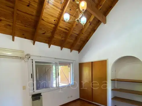 Casa 8 ambientes con 4 baños