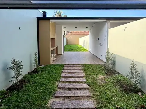 Casa 5 ambientes con 3 baños