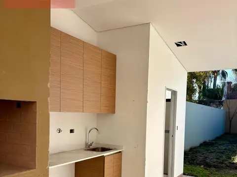 Casa 5 ambientes con 3 baños