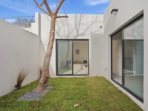Venta PH 3 ambientes con jardín y patio Versalles