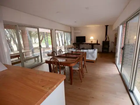 Casa 5 ambientes con 2 baños