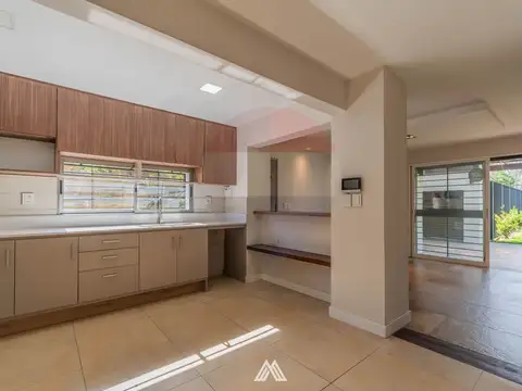 Casa reciclada, 3 dormitorios,  jardín y piscina