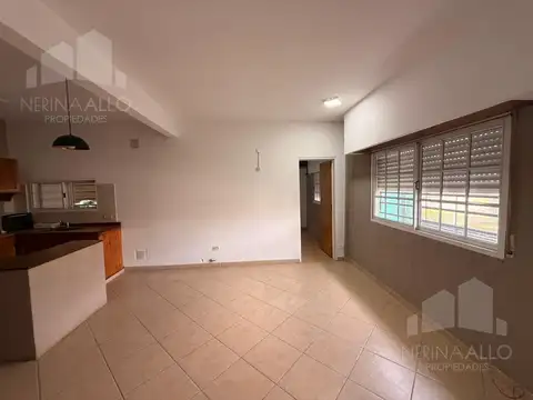 Casa en Alquiler en Castelar Norte, $ 600.000