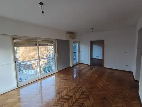 Semipiso en venta | Rio de Janeiro 996 esq. A. Machado 2° "A" |Parque Centenario | 4 Ambientes + Dependencia | Balcón al frente