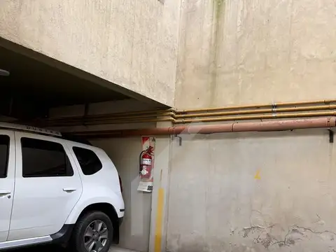 VENTA - COCHERA FIJA -  IDEAL PARA MOTO O AUTO PEQUEÑO - BARRIO LA CALABRIA - SAN ISIDRO