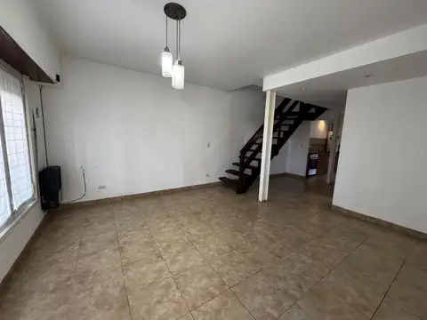 Depto Tipo Casa en Alquiler de 2 dormitorios