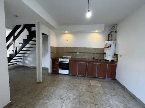 Depto Tipo Casa en Alquiler con 2 cocheras