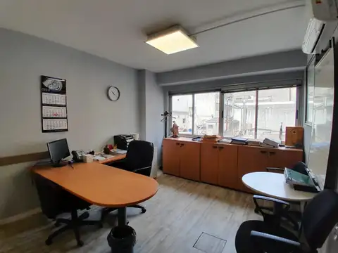 Alquiler piso de oficina remodelado  en Maipú y Lavalle