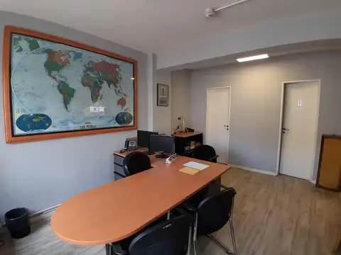 Oficina Monoambiente con 4 baños