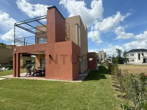 Casa en Alquiler de 3 dormitorios