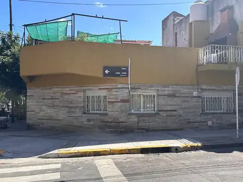 VENTA CASA 4 AMBIENTES CON TERRAZA EN FLORES
