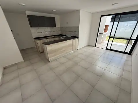 Depto Tipo Casa en Alquiler de 2 dormitorios