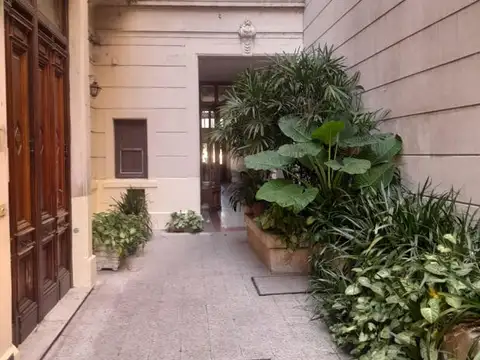Departamento  de 4 ambientes con patio.