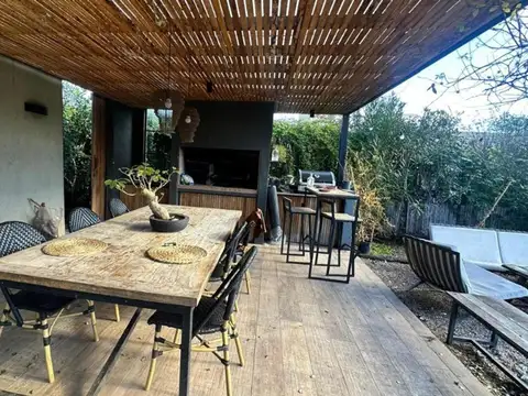 Casa 4 ambientes con 2 baños