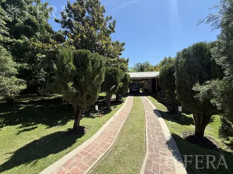 Venta de quinta con piscina y quincho en Abasto- La Plata