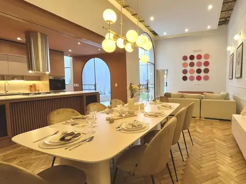 Casa 8 ambientes con 4 baños